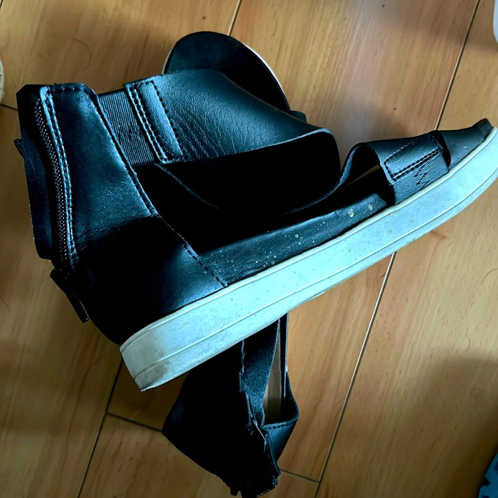 Sandal